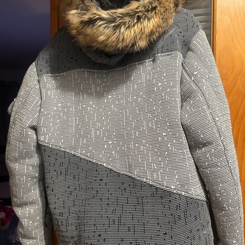 Mens Winter Jacket size Large Spray Ground.